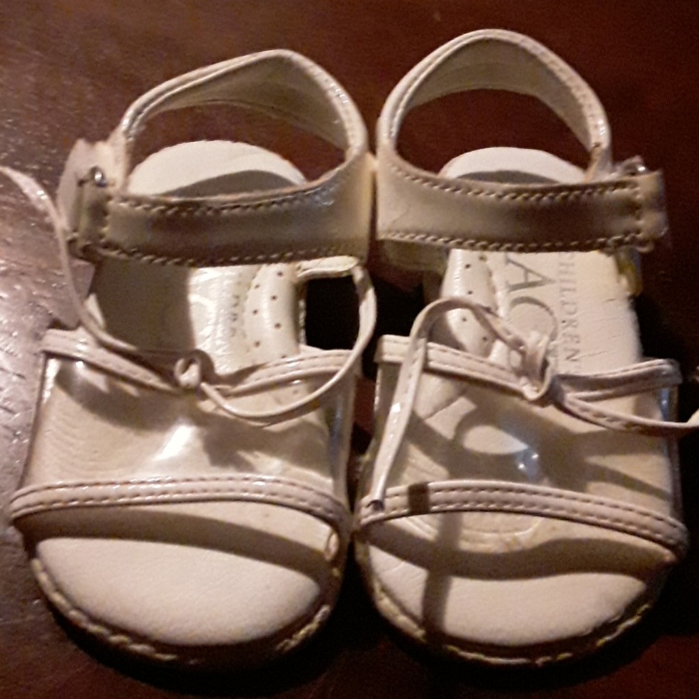 The Children's place off white girls SANDALS. - Picture 1 of 3